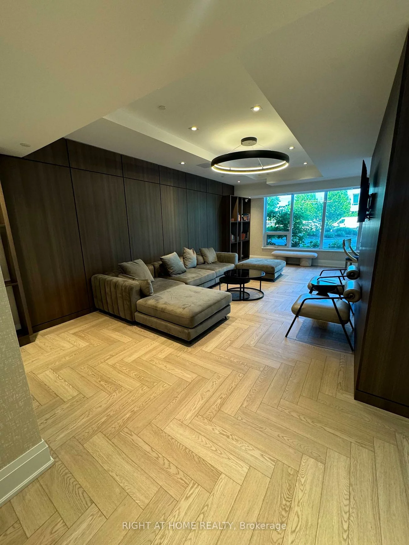 1035, Southdown, Clarkson, Mississauga