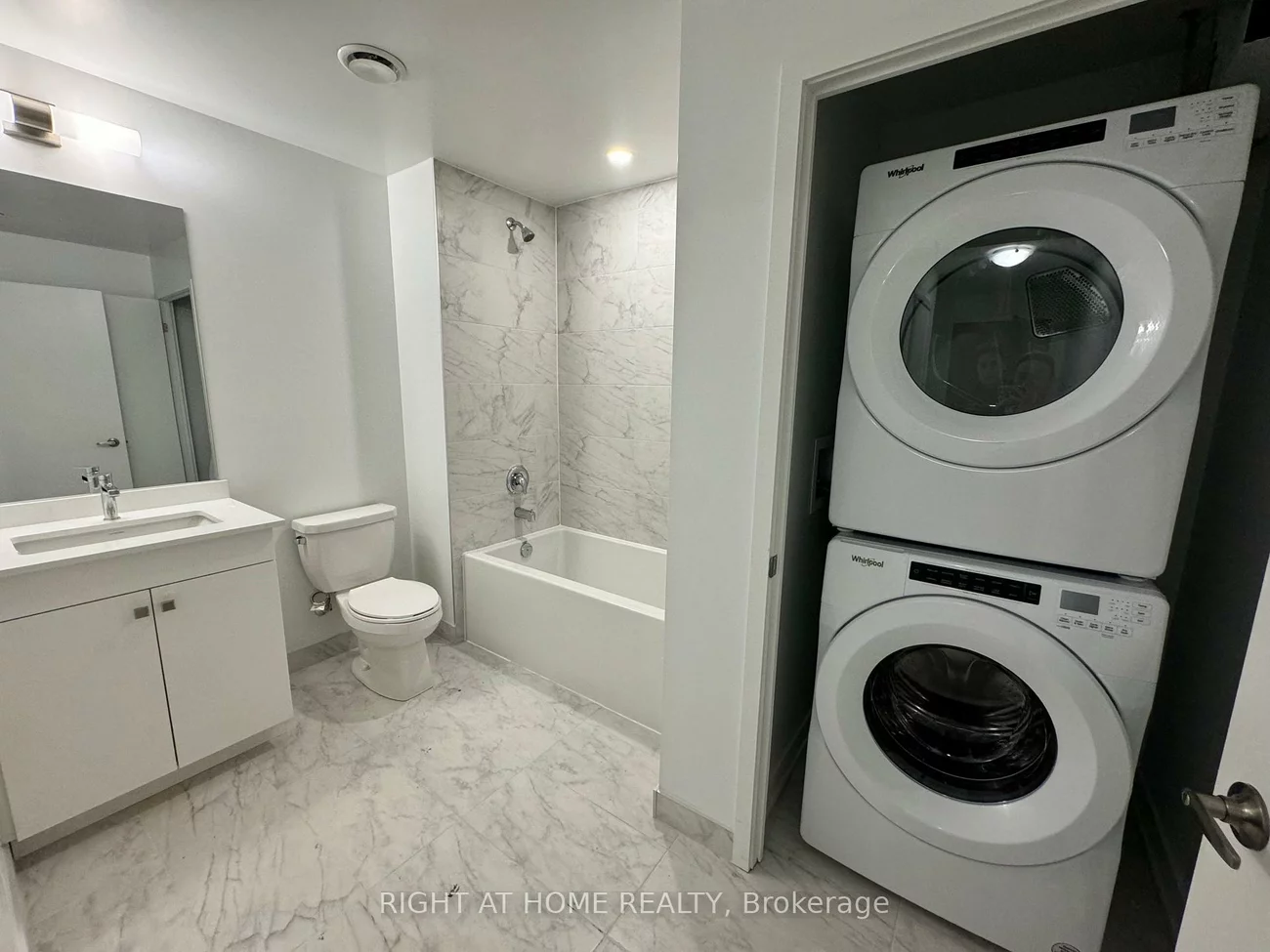 1035, Southdown, Clarkson, Mississauga