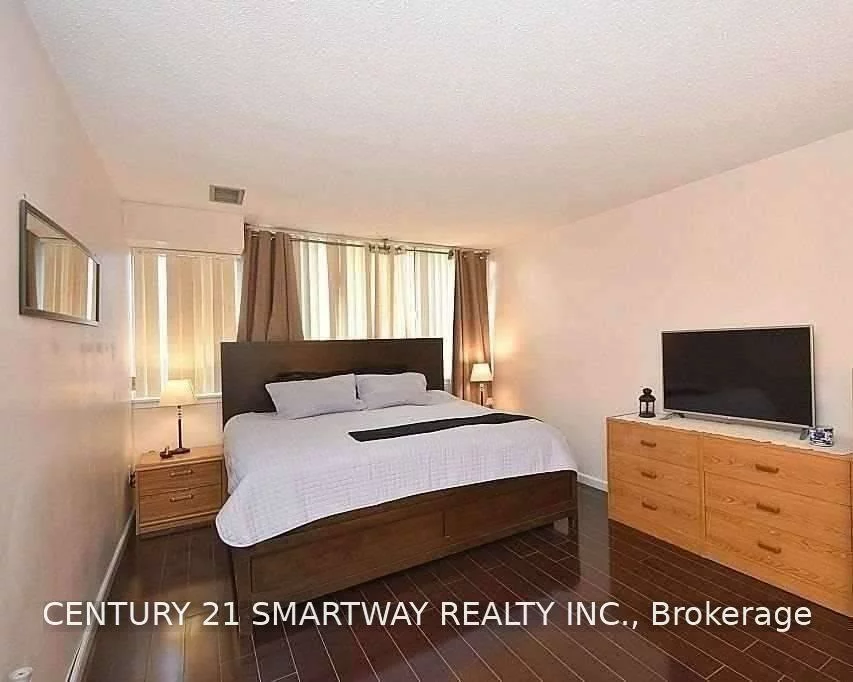 350, Webb, City Centre, Mississauga