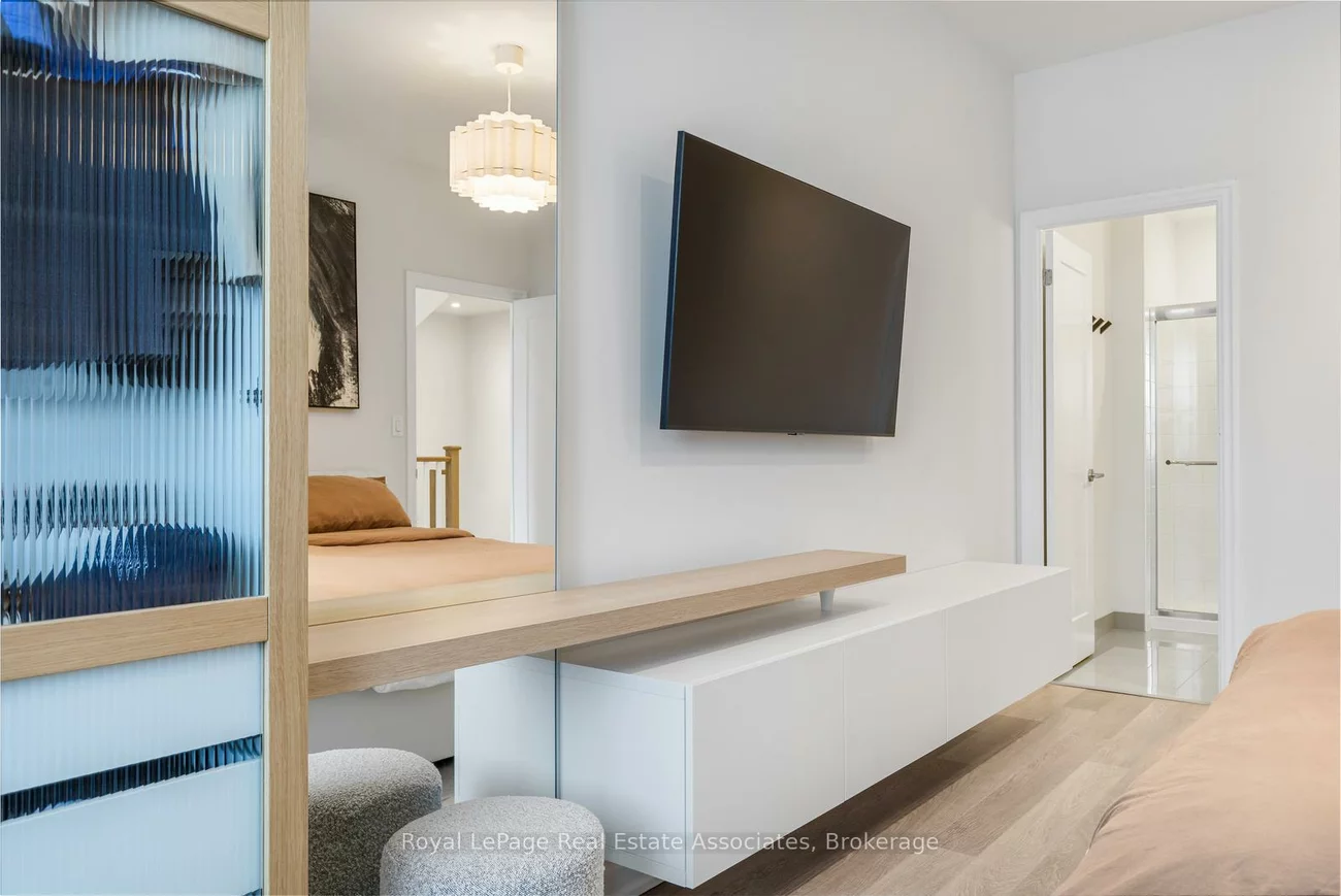657, Cricklewood, Mineola, Mississauga