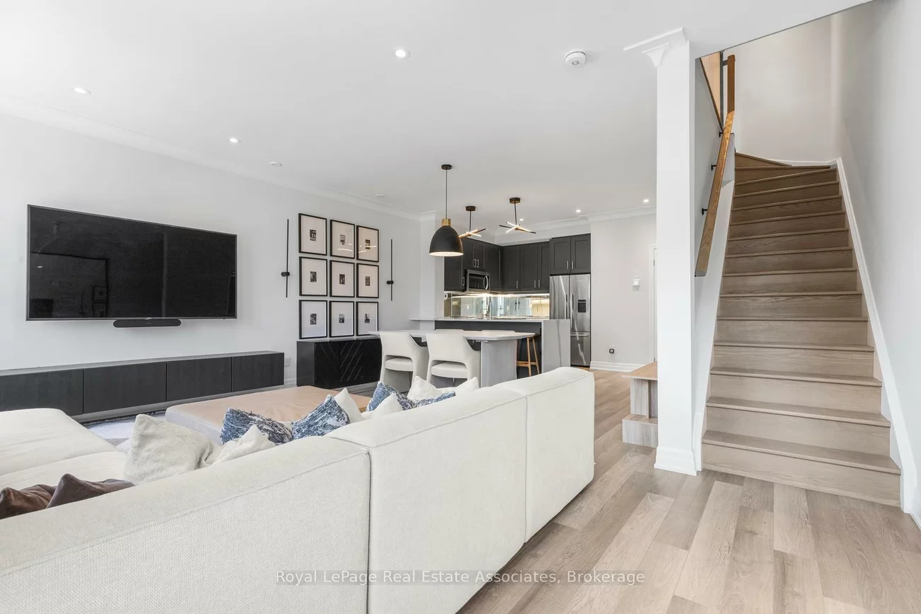 657, Cricklewood, Mineola, Mississauga
