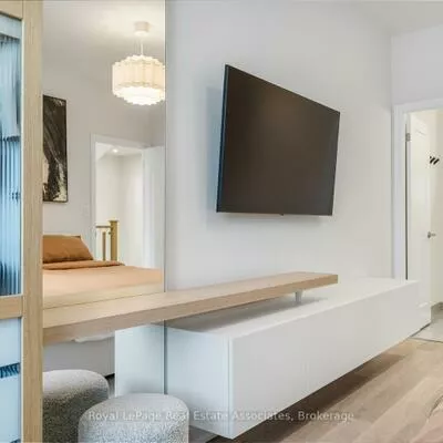 657, Cricklewood, Mineola, Mississauga
