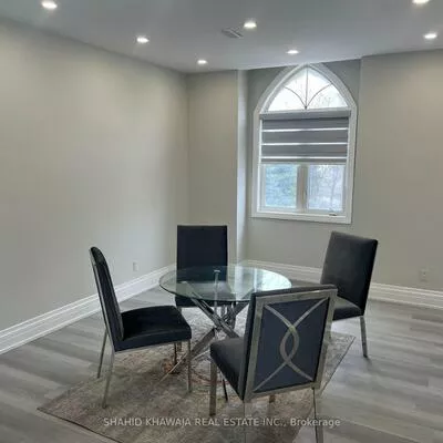 370, Queen, Streetsville, Mississauga