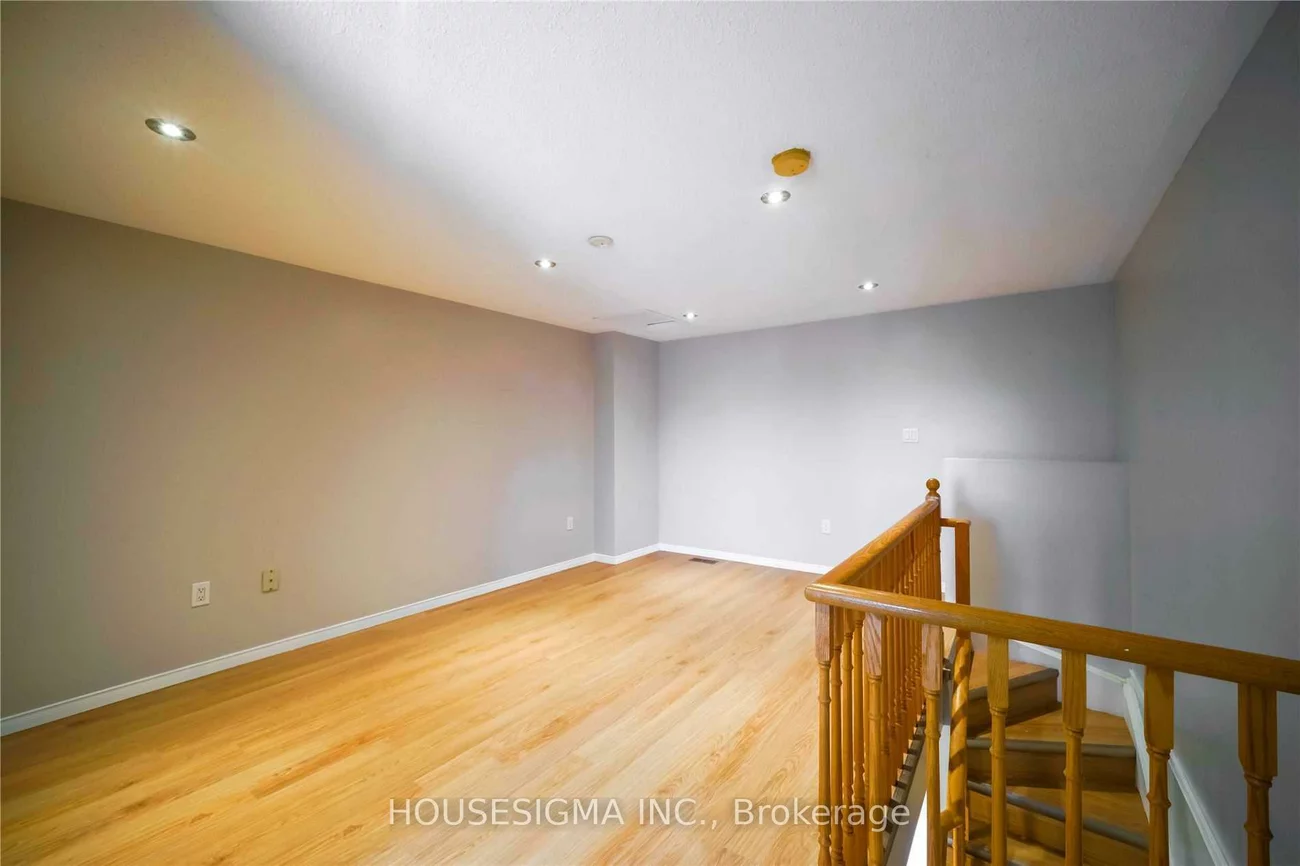 80, Strathaven, Hurontario, Mississauga