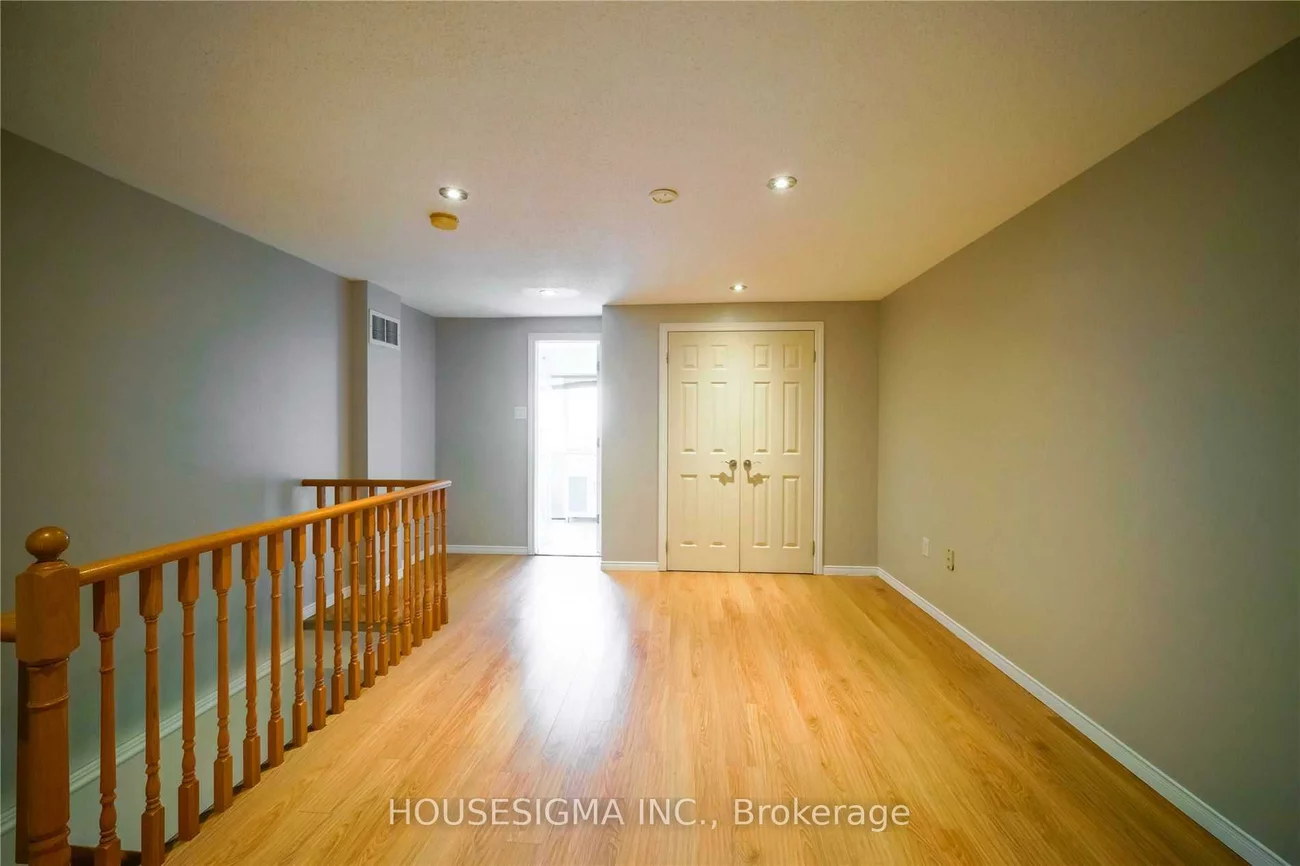 80, Strathaven, Hurontario, Mississauga
