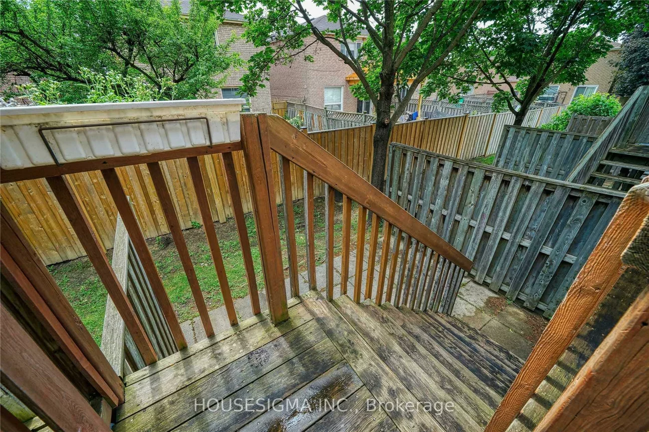 80, Strathaven, Hurontario, Mississauga