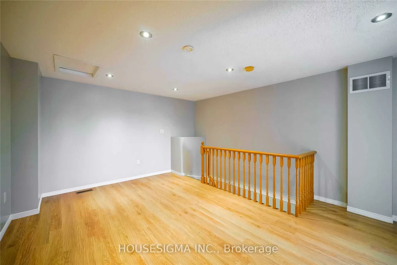 80, Strathaven, Hurontario, Mississauga