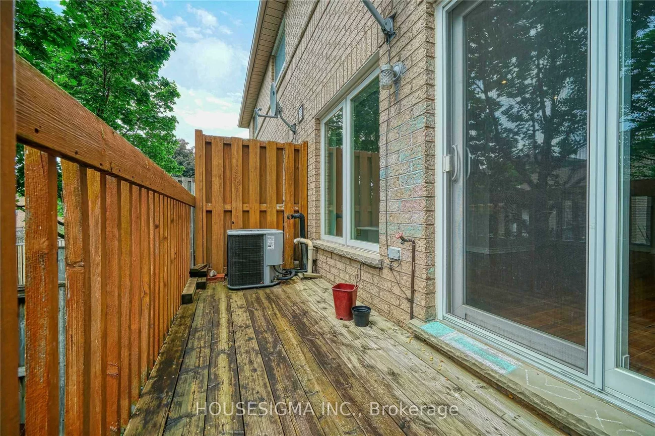 80, Strathaven, Hurontario, Mississauga
