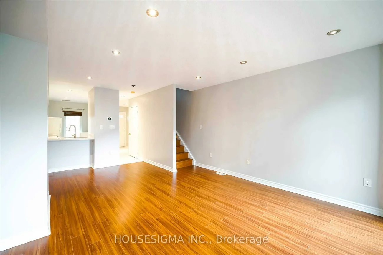 80, Strathaven, Hurontario, Mississauga