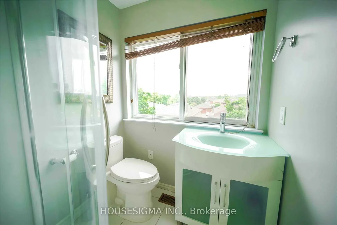 80, Strathaven, Hurontario, Mississauga