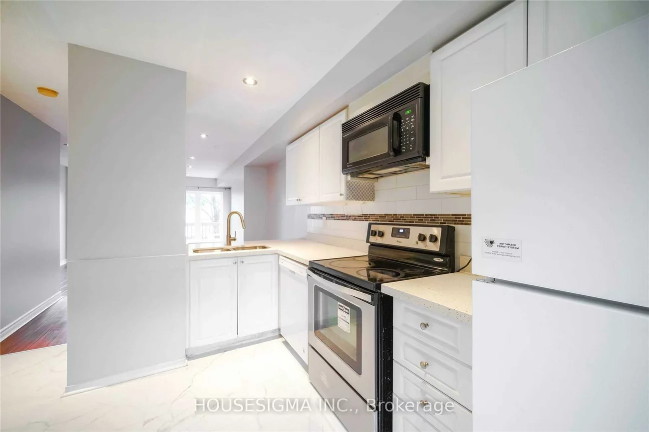 80, Strathaven, Hurontario, Mississauga