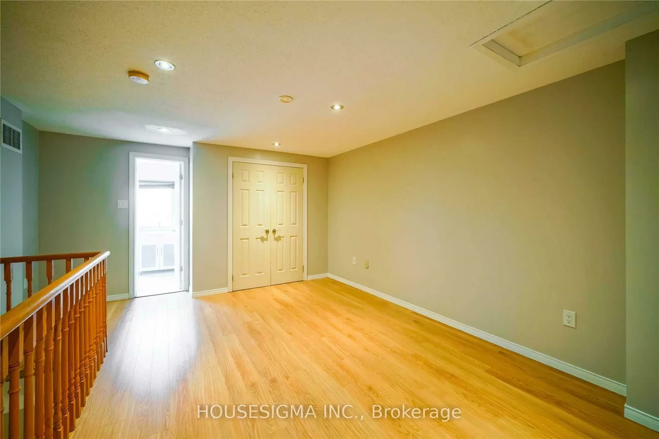 80, Strathaven, Hurontario, Mississauga