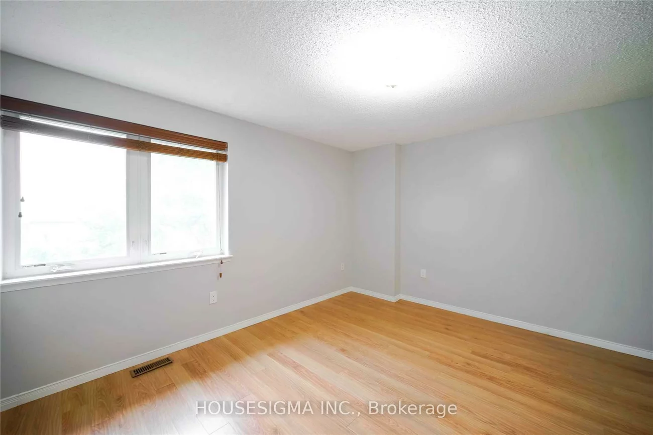 80, Strathaven, Hurontario, Mississauga