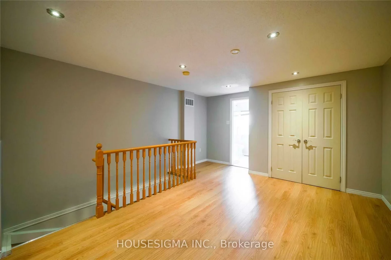 80, Strathaven, Hurontario, Mississauga