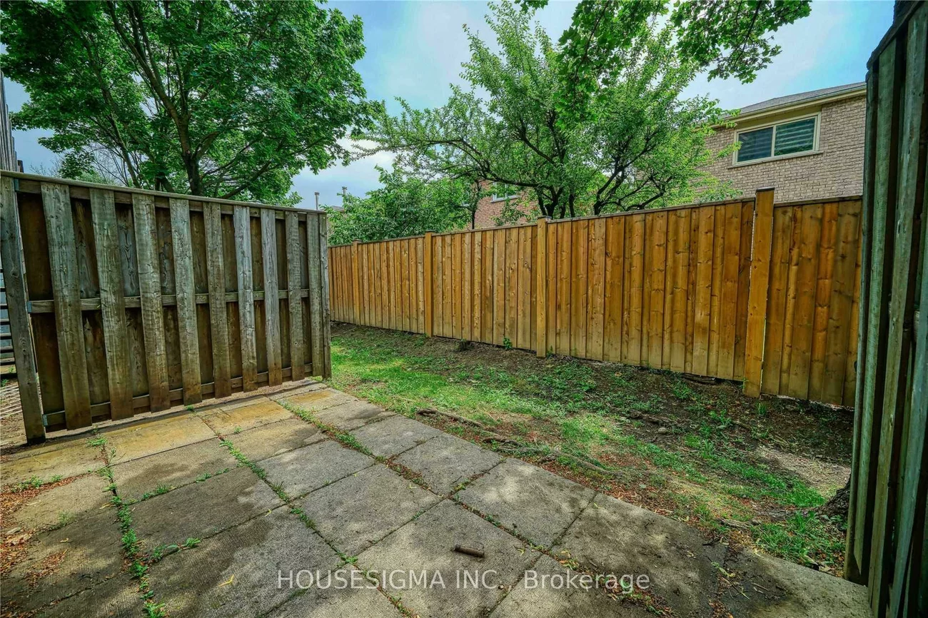 80, Strathaven, Hurontario, Mississauga