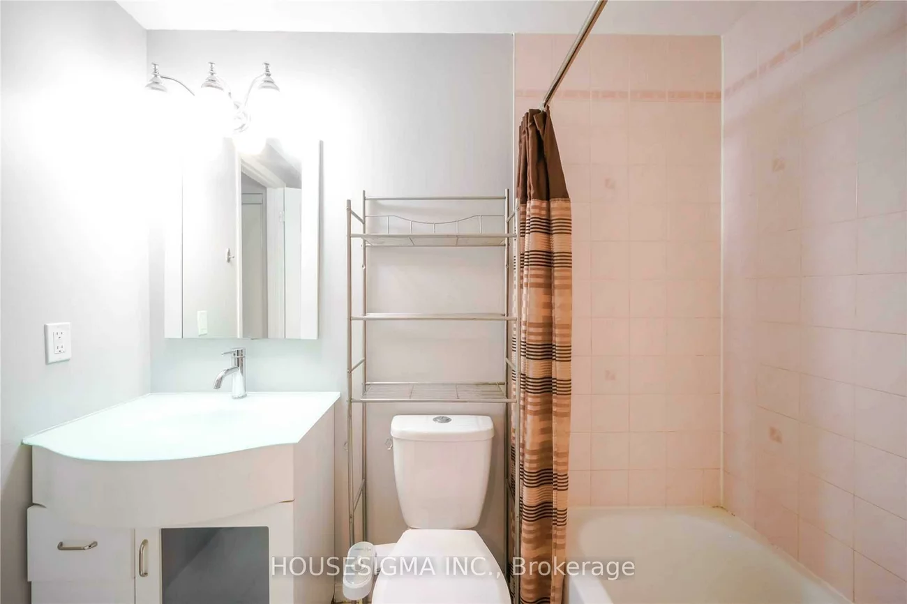 80, Strathaven, Hurontario, Mississauga