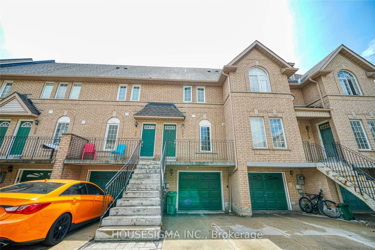 80, Strathaven, Hurontario, Mississauga