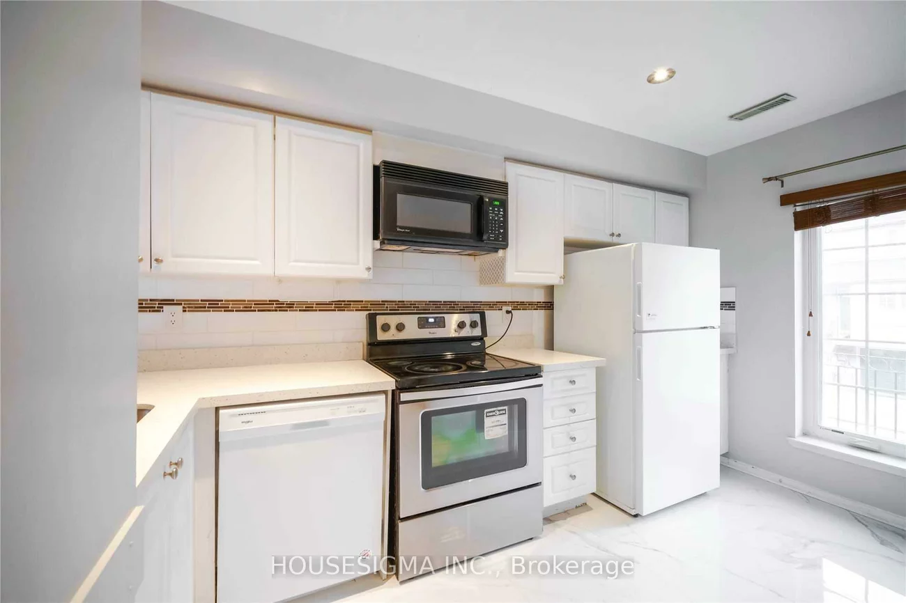 80, Strathaven, Hurontario, Mississauga