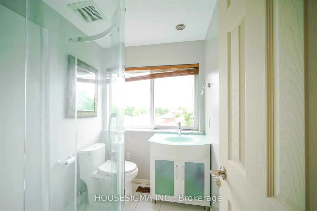 80, Strathaven, Hurontario, Mississauga