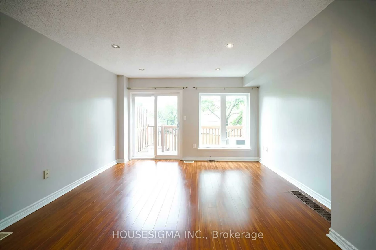 80, Strathaven, Hurontario, Mississauga