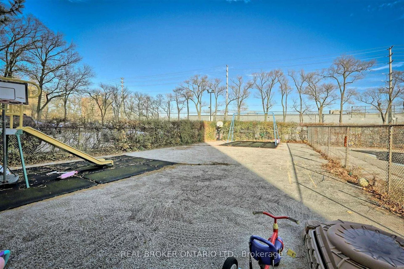 3065, Queen Frederica, Applewood, Mississauga