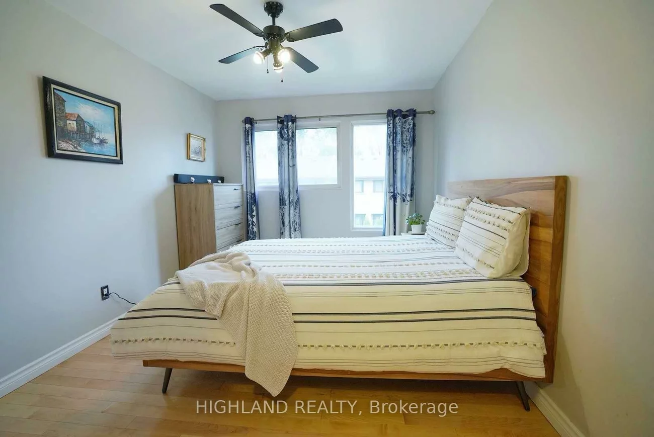 2605, Woodchester, Sheridan, Mississauga