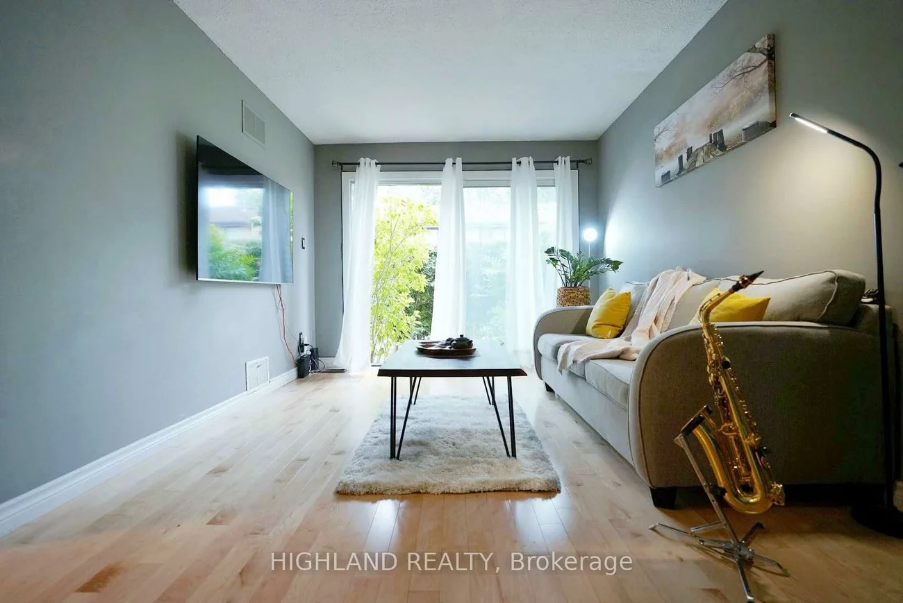 2605, Woodchester, Sheridan, Mississauga