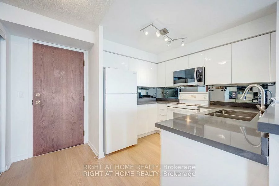 2565, Erin Centre, Erin Mills, Mississauga