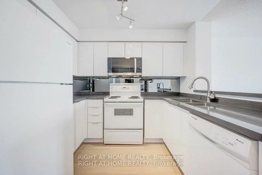 2565, Erin Centre, Erin Mills, Mississauga