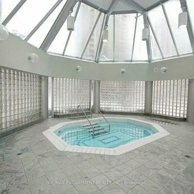 325, Webb, City Centre, Mississauga