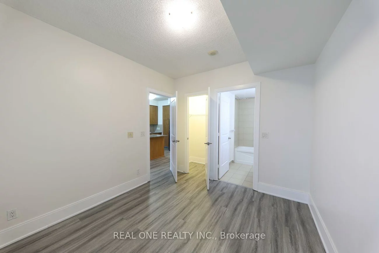330, Burnhamthorpe, City Centre, Mississauga
