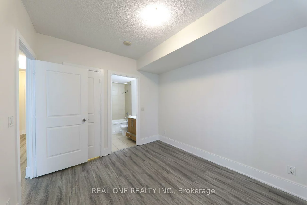 330, Burnhamthorpe, City Centre, Mississauga