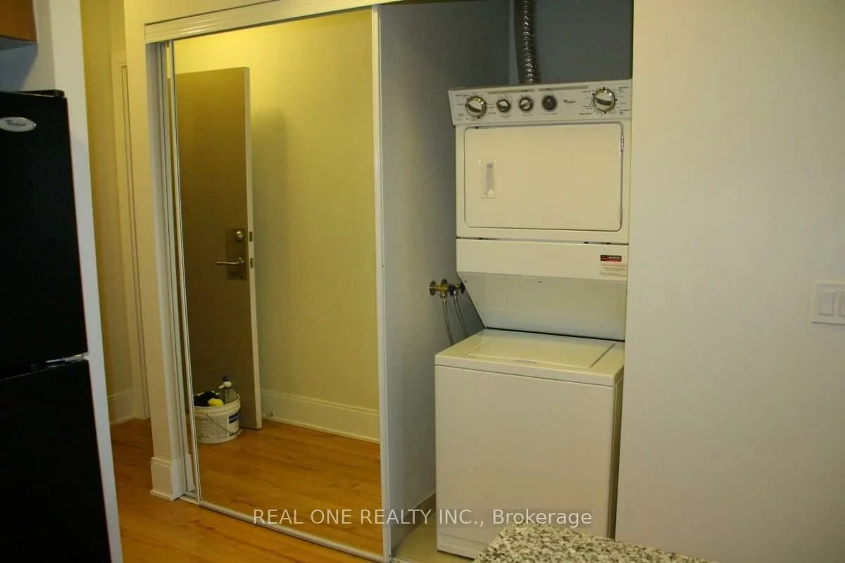 330, Burnhamthorpe, City Centre, Mississauga