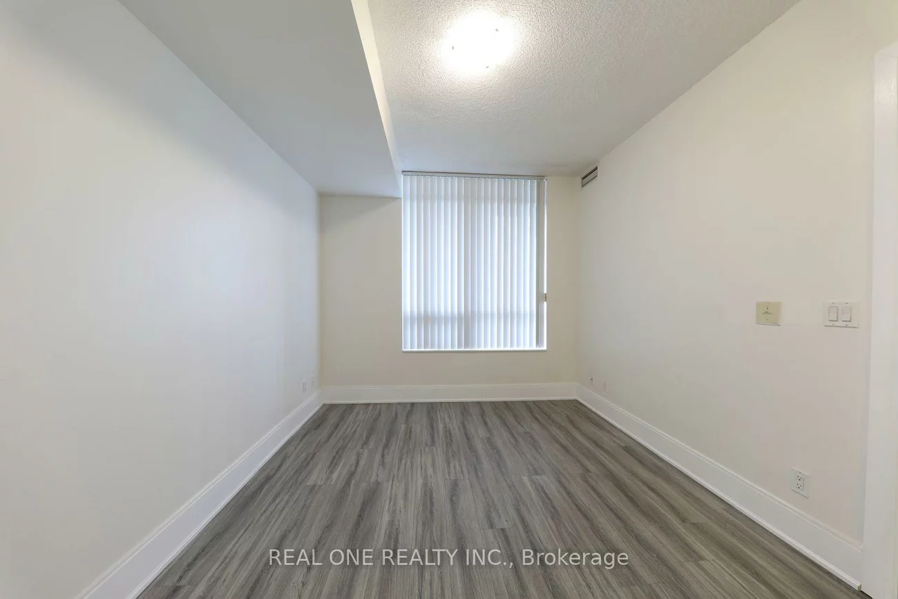 330, Burnhamthorpe, City Centre, Mississauga