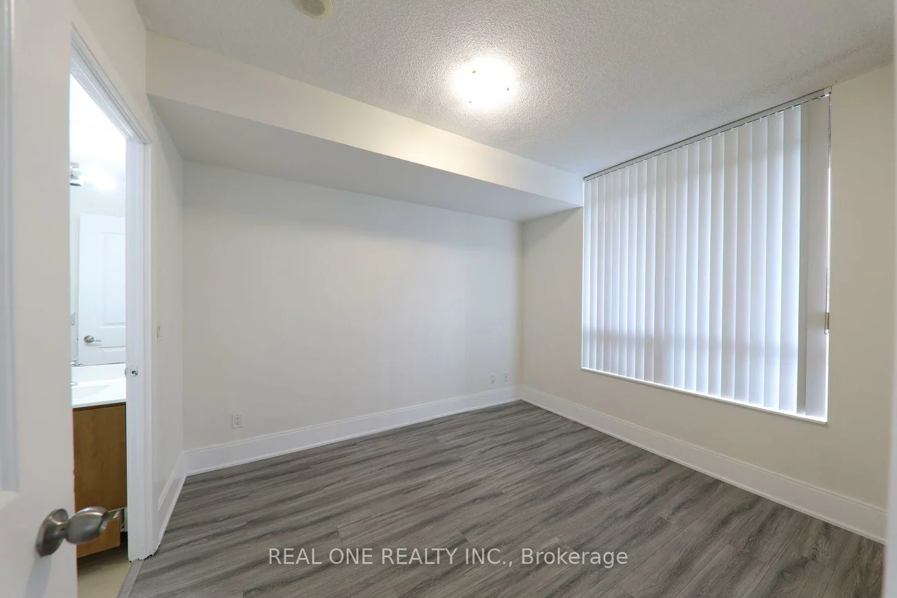 330, Burnhamthorpe, City Centre, Mississauga