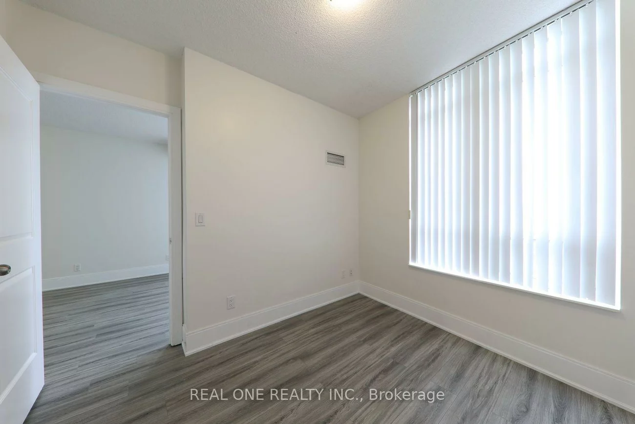 330, Burnhamthorpe, City Centre, Mississauga
