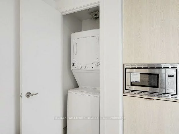 86, Dundas, Cooksville, Mississauga