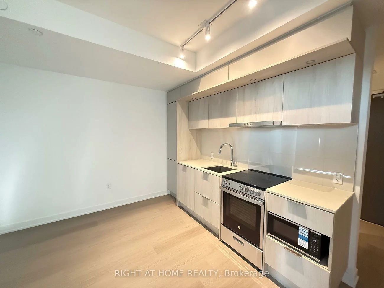 448, Burnhamthorpe, City Centre, Mississauga