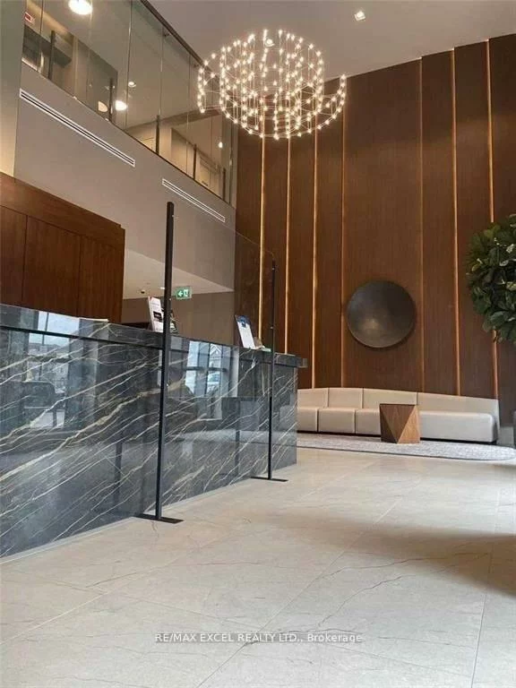 8, Nahani, Hurontario, Mississauga