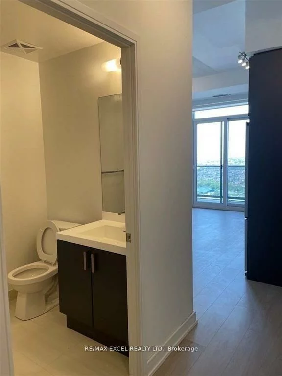 8, Nahani, Hurontario, Mississauga