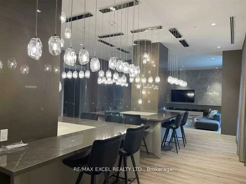8, Nahani, Hurontario, Mississauga