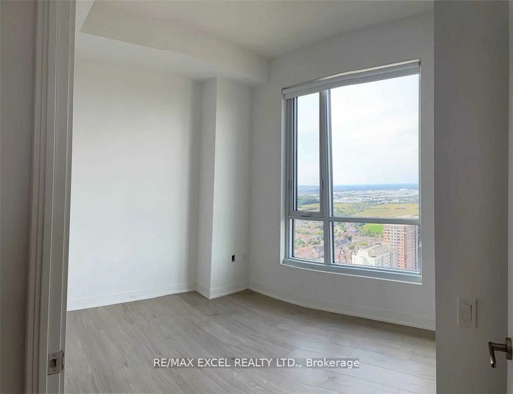 8, Nahani, Hurontario, Mississauga