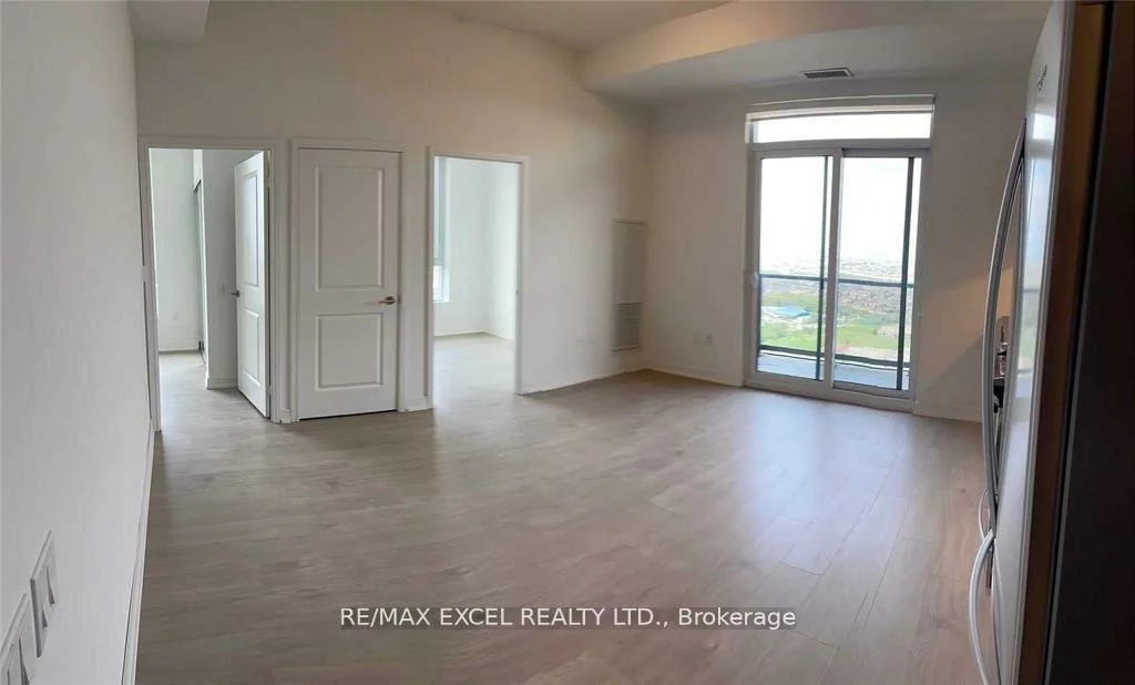 8, Nahani, Hurontario, Mississauga