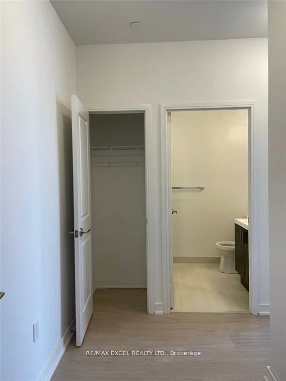 8, Nahani, Hurontario, Mississauga