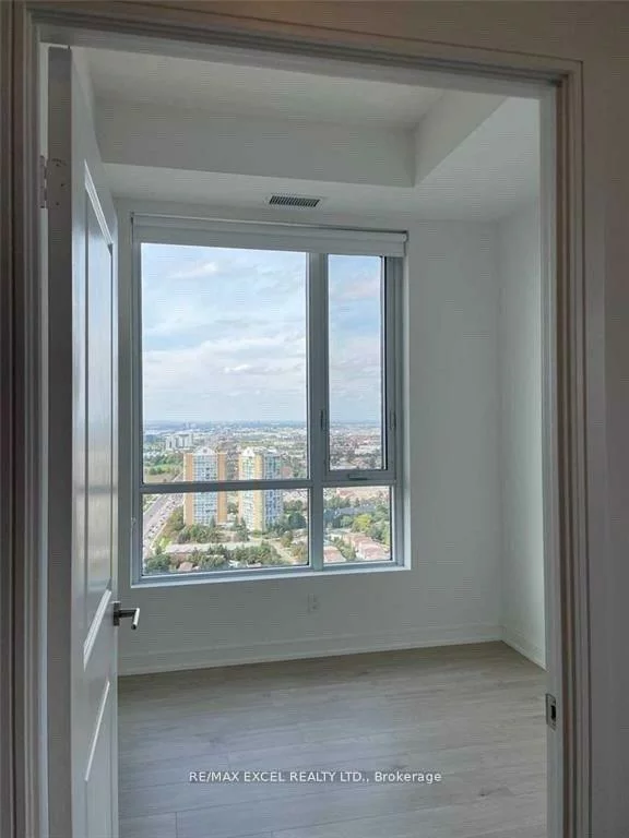 8, Nahani, Hurontario, Mississauga
