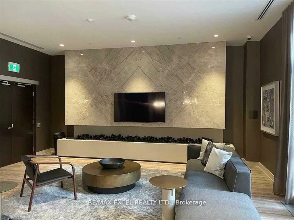 8, Nahani, Hurontario, Mississauga