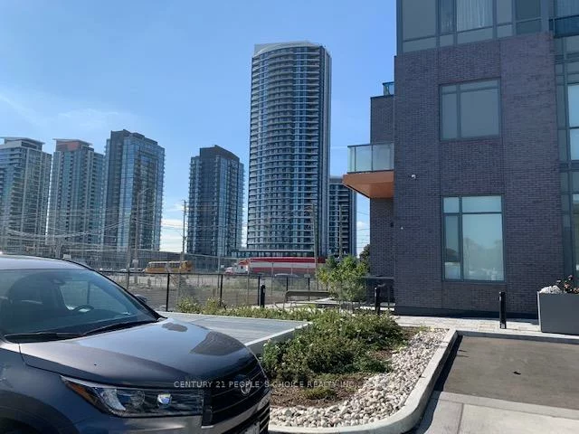 8, Nahani, Hurontario, Mississauga