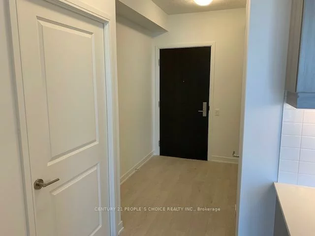 8, Nahani, Hurontario, Mississauga