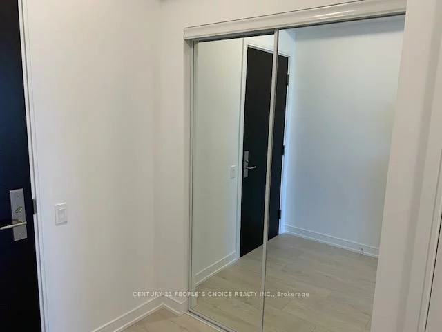 8, Nahani, Hurontario, Mississauga