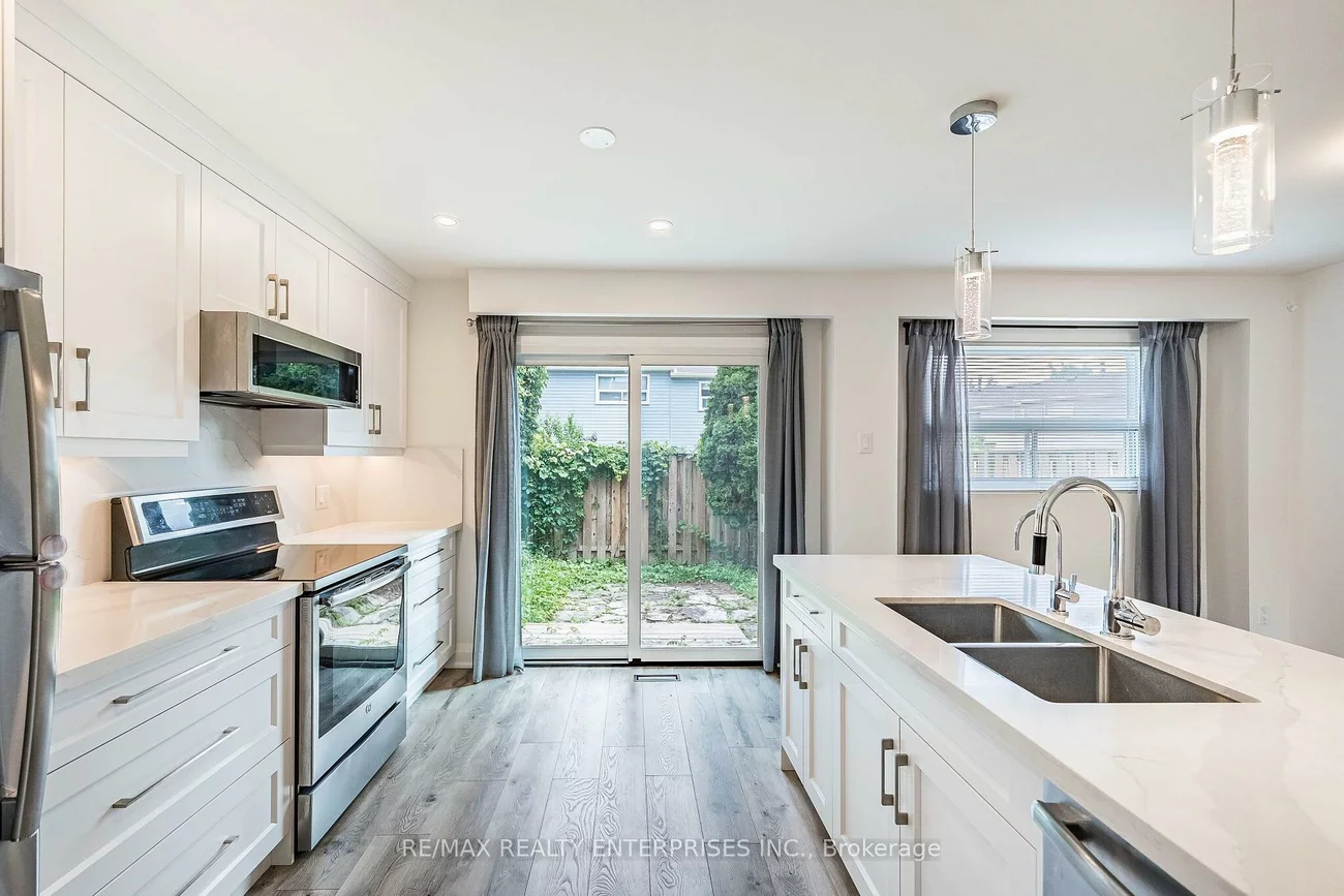 1055, Shawnmarr, Port Credit, Mississauga